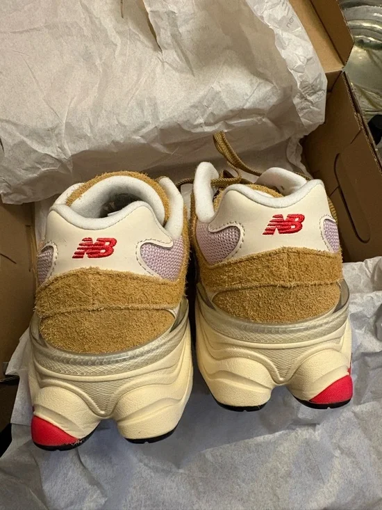 NIB New Balance 9060 Sneakers - Beige & Pink, women’s 8.5 - Picture 4 of 6